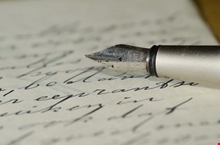 supporting image for Essay writing skills – A level English Language/Literature